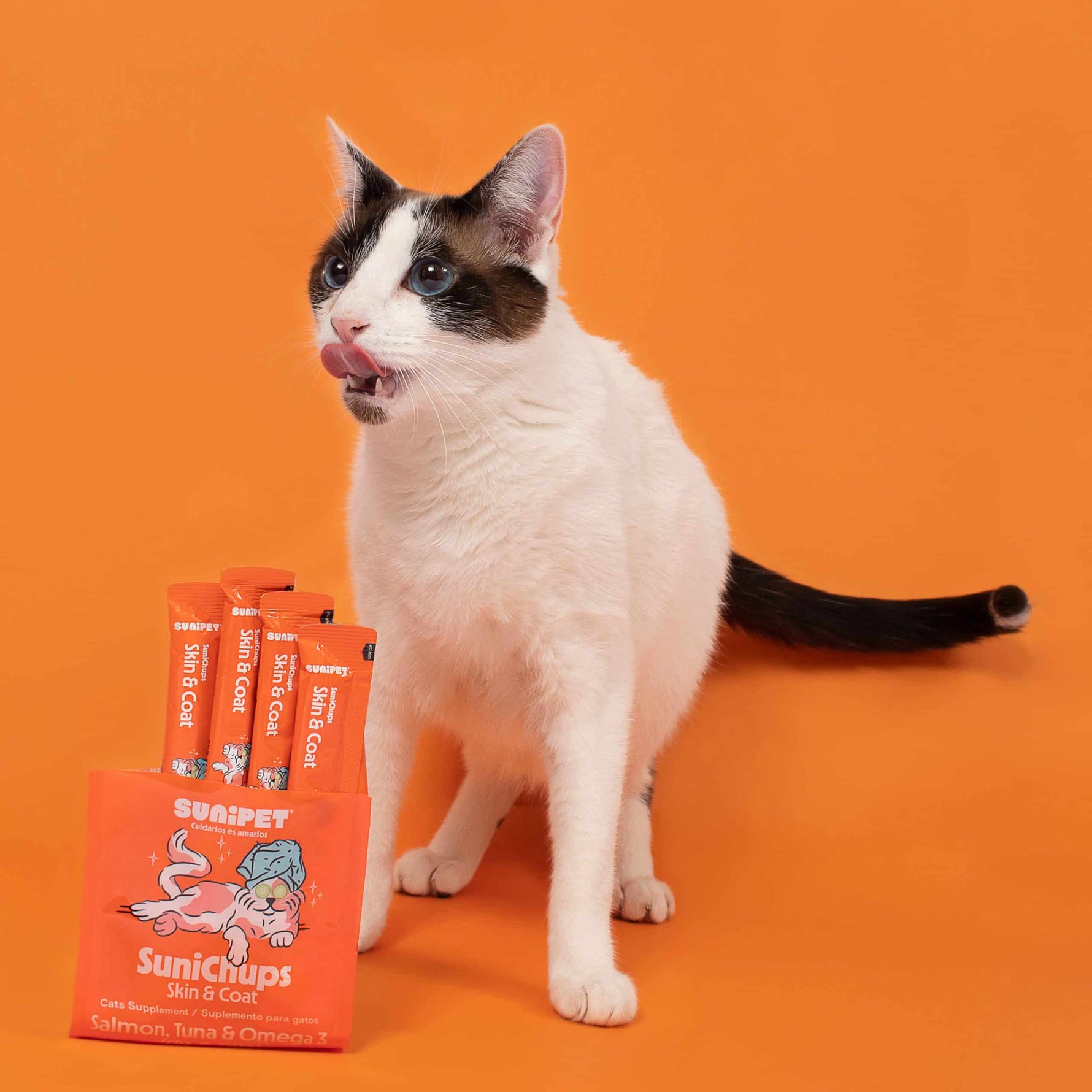 Snack funcional para gatos que ayuda a mantener piel sana y pelaje brillante con sabor a pollo