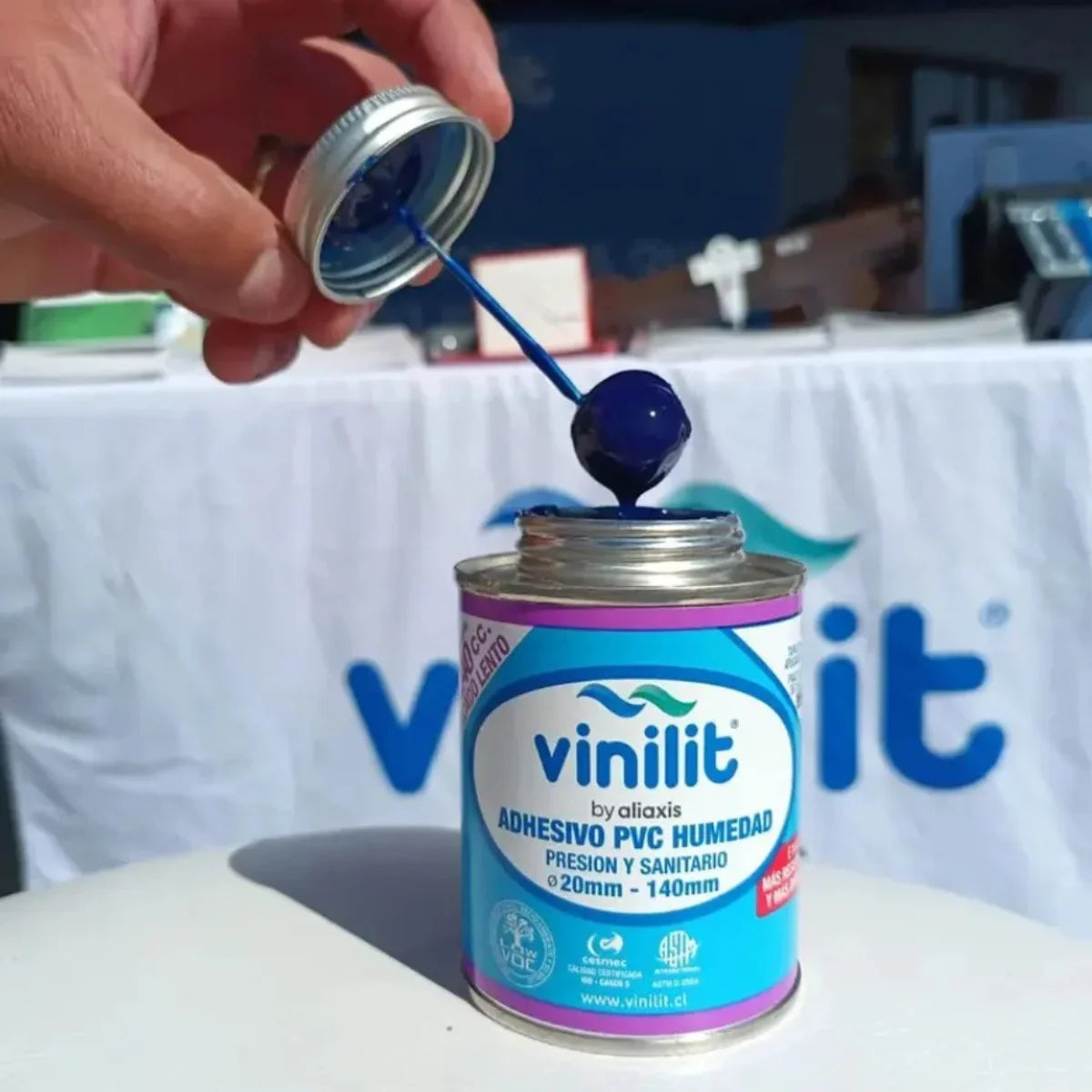Adhesivo pvc líquido viscoso Vinilit de 240 cc para PVC Presión, sanitario y canaletas, apto para agua fría.