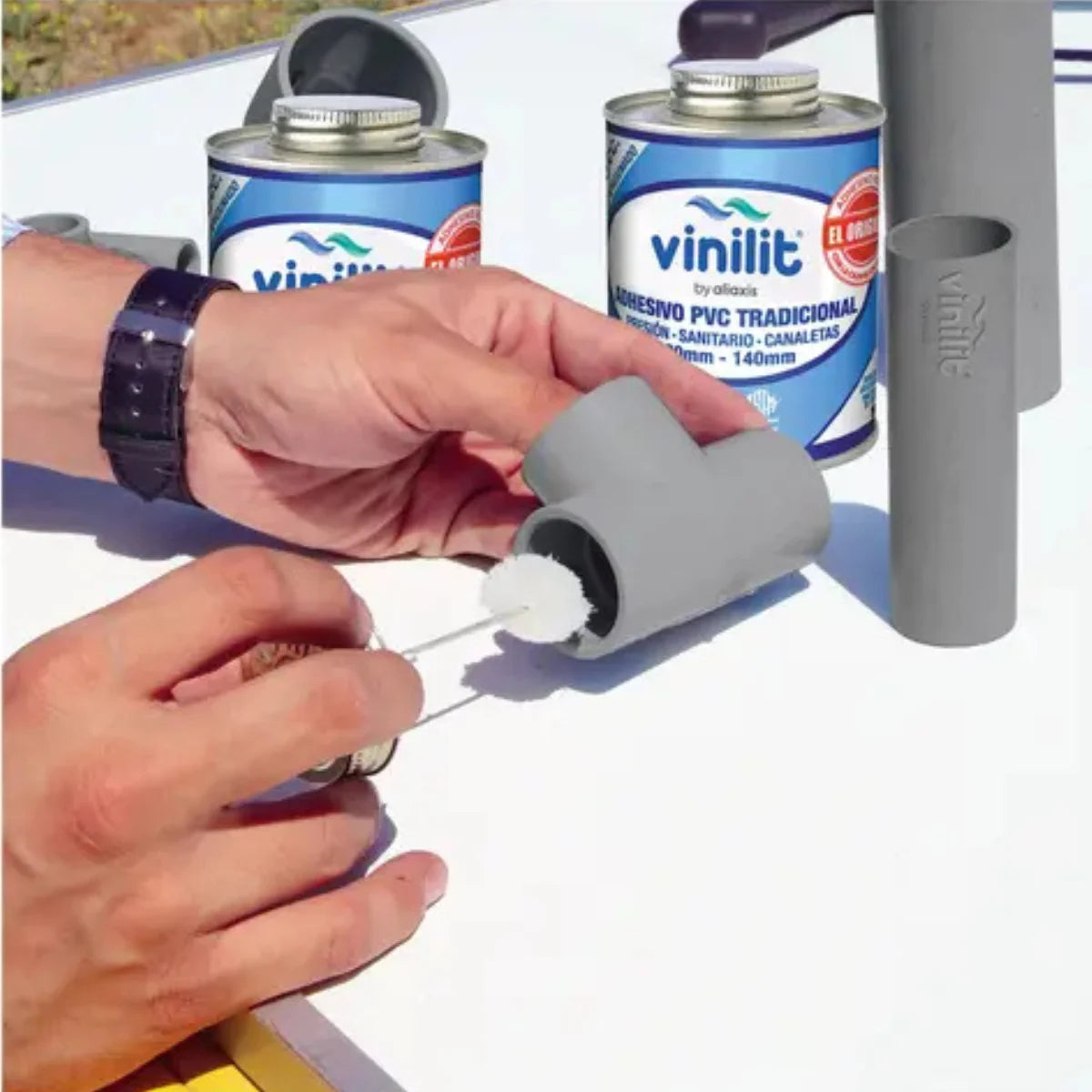 Adhesivo pvc líquido viscoso Vinilit de 240 cc para PVC Presión, sanitario y canaletas, apto para agua fría.