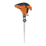 Aspersor de impacto Truper ASP-P11X con estaca metálica y sistema de conexión en serie para riego de parques y prados.