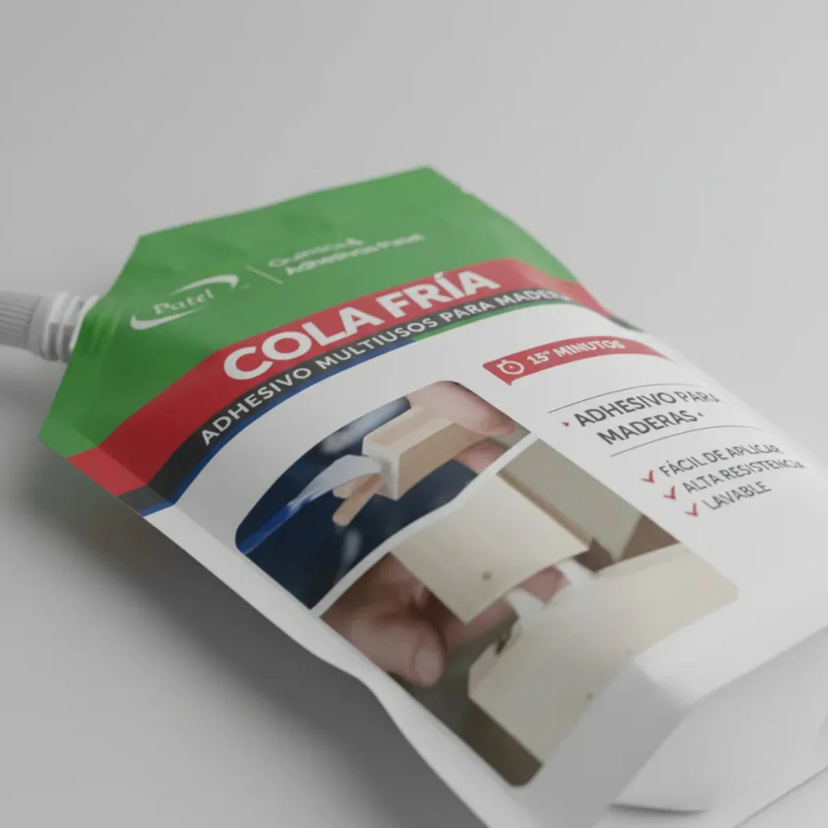 Cola fría Patel de 1 kilogramo en bolsa dosificadora para madera, cartón y manualidades, secado invisible y flexible.