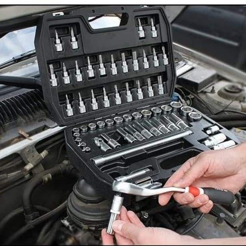 Juego de herramientas y dados Yato YT-3857 de 58 piezas, set profesional de cromo vanadio ideal para mecánica automotriz y trabajos de alta exigencia en taller.