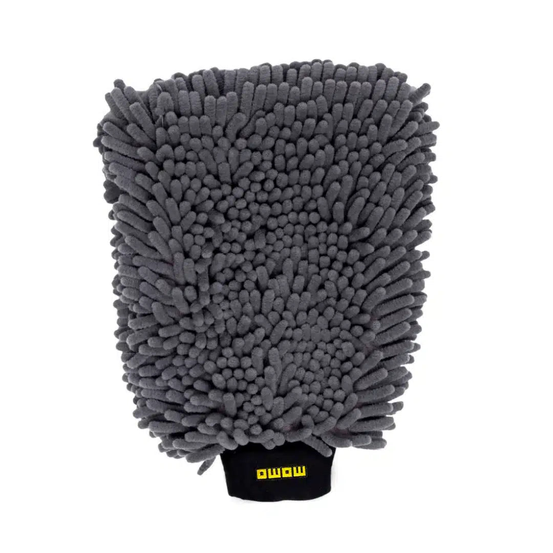 Guante de lavado de microfibra Momo 2 en 1 color gris, manopla suave para carrocería con zona de malla para remover suciedad en el lavado de autos.