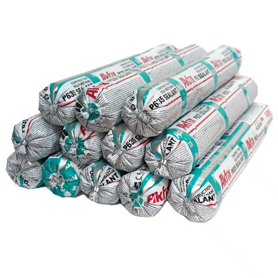 Sellador poliuretano paté Akfix 600ml en pack de 12 unidades.