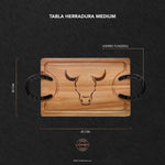 Tabla Herradura Wayu de madera de acacia con mangos de hierro fundido