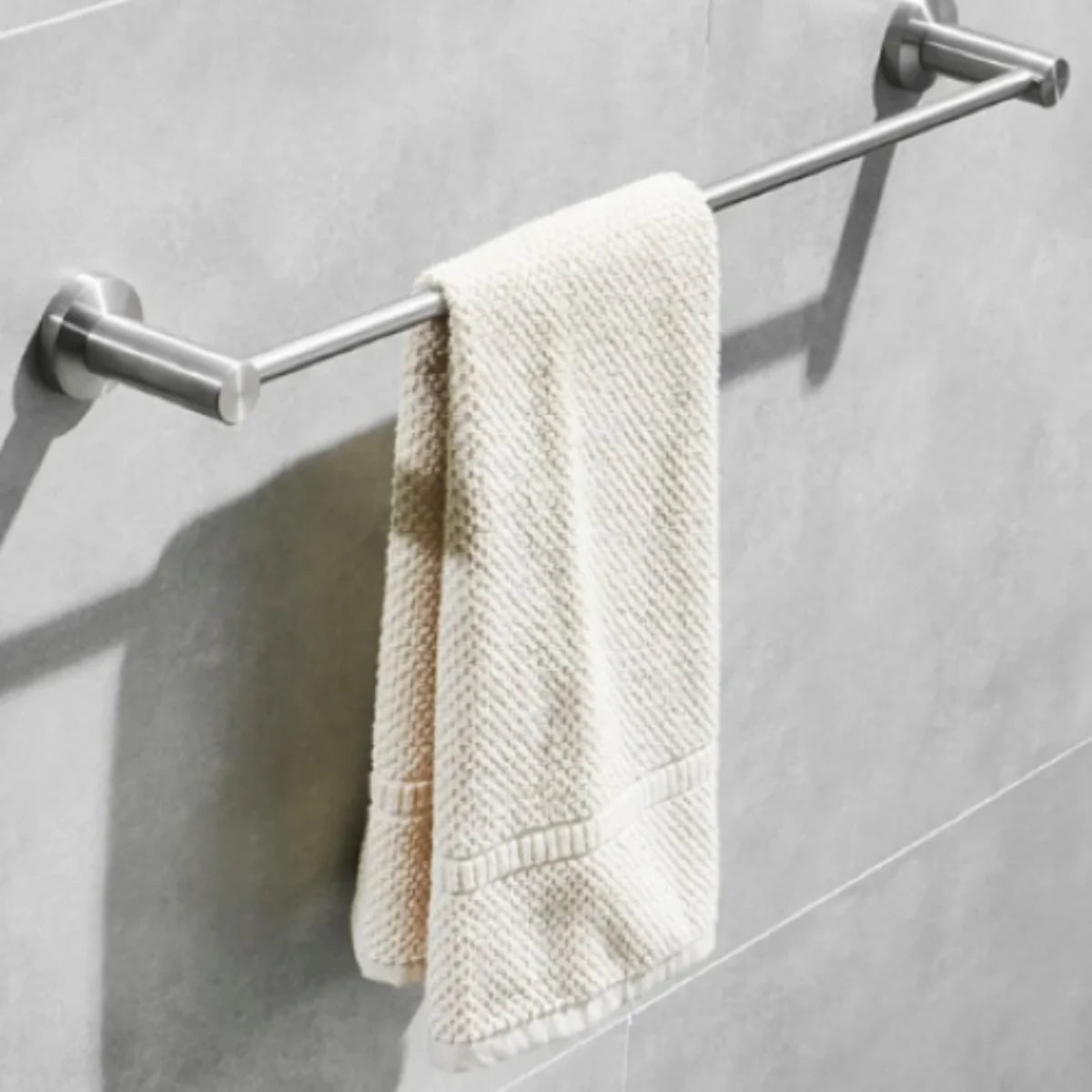 Toallero de pared Taumm de 61 cm, fabricado en acero inoxidable resistente a la corrosión, incluye kit de instalación